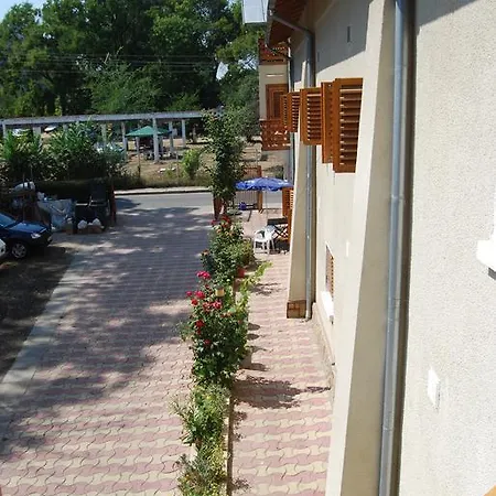 בית הארחה Vila Ekon אפורי נורד